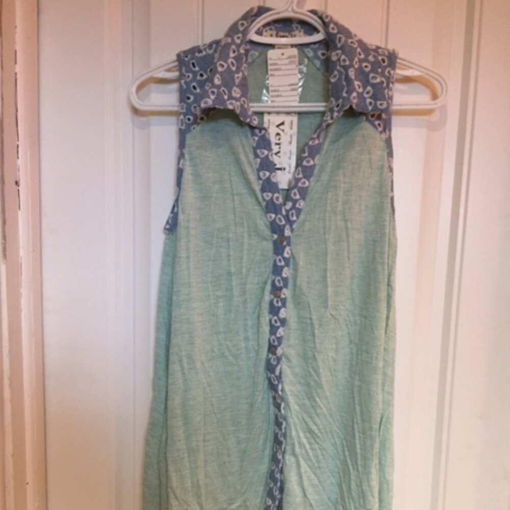 Long sleeveless blouse